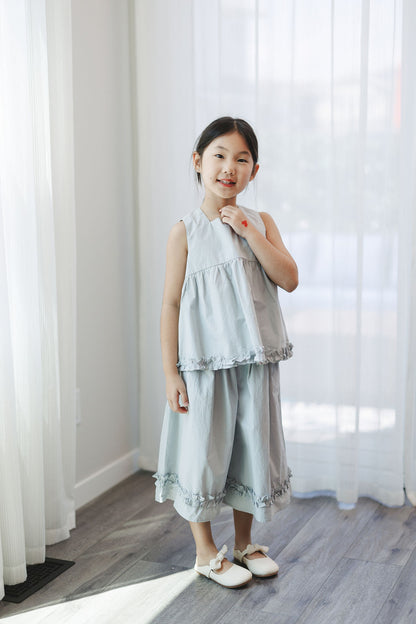 Lily Breeze