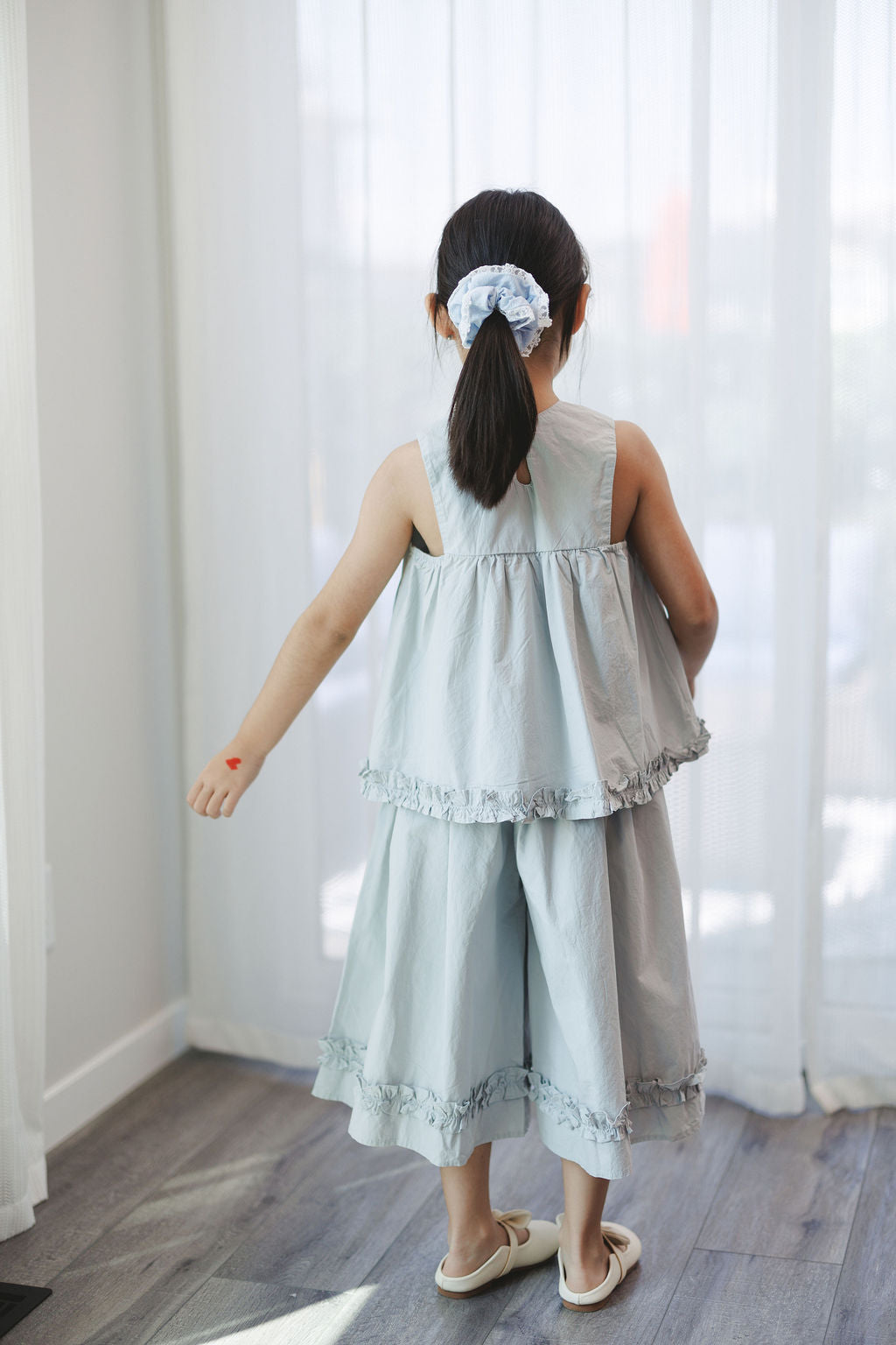 Lily Breeze